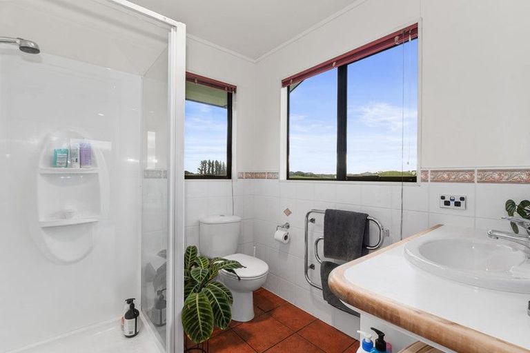 Photo of property in 18 Pataua Road North, Whareora, Whangarei, 0175