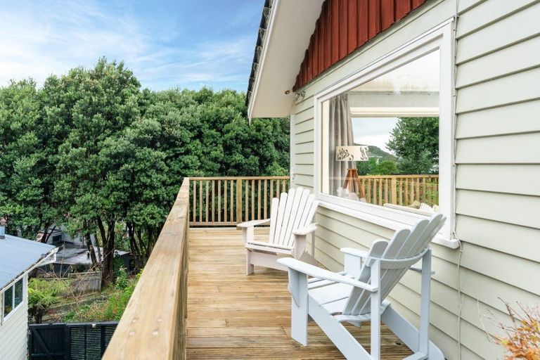 Photo of property in 6 Maybury Way, Island Bay, Wellington, 6023