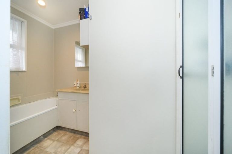 Photo of property in 2/132 Heretaunga Street, Palmerston North, 4414