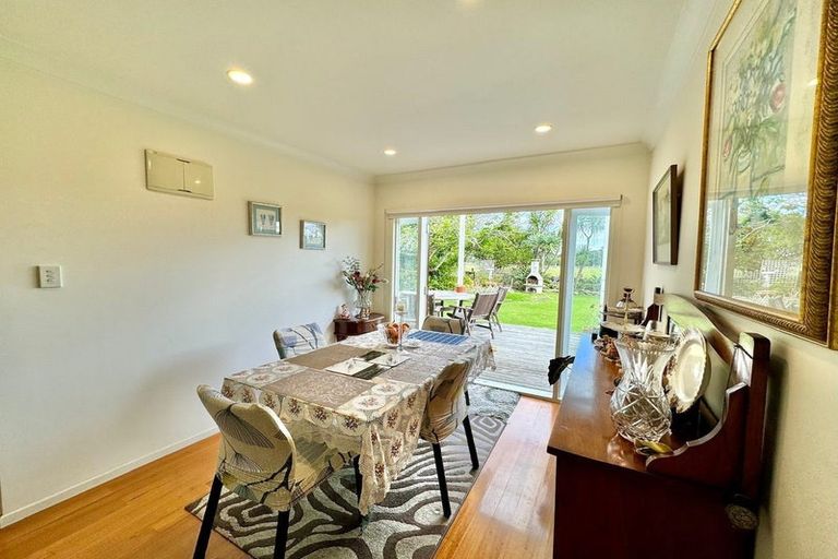 Photo of property in 121 Muir Avenue, Mangere Bridge, Auckland, 2022