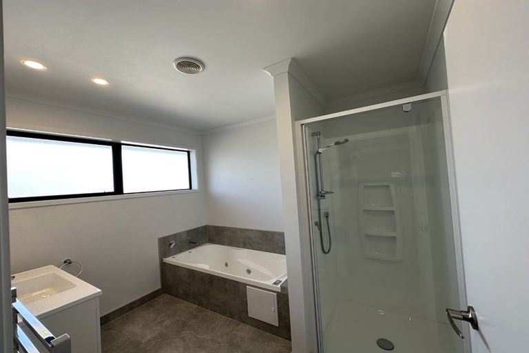 Photo of property in 14 Kahukaka Road, One Tree Point, 0118