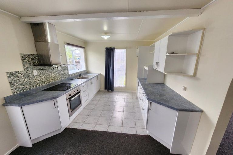 Photo of property in 37 Rhodes Drive, Kelvin Grove, Palmerston North, 4414