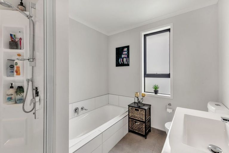 Photo of property in 90 Banks Street, Marfell, New Plymouth, 4310