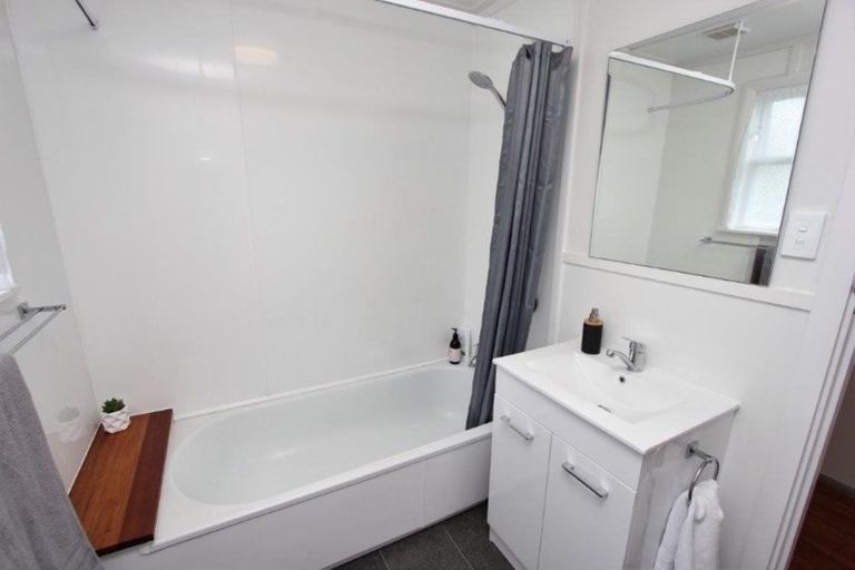 Photo of property in 25 Esk Street, Roslyn, Palmerston North, 4414