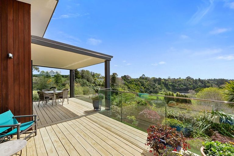 Photo of property in 9 Kapurau Lane, Merrilands, New Plymouth, 4312