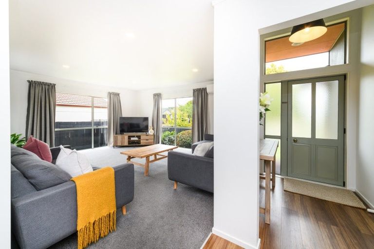 Photo of property in 42 Dalfield Place, Highbury, Palmerston North, 4412