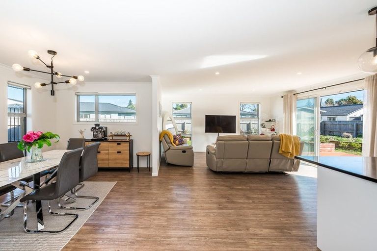 Photo of property in 7 Kikorangi Way, Paraparaumu, 5032