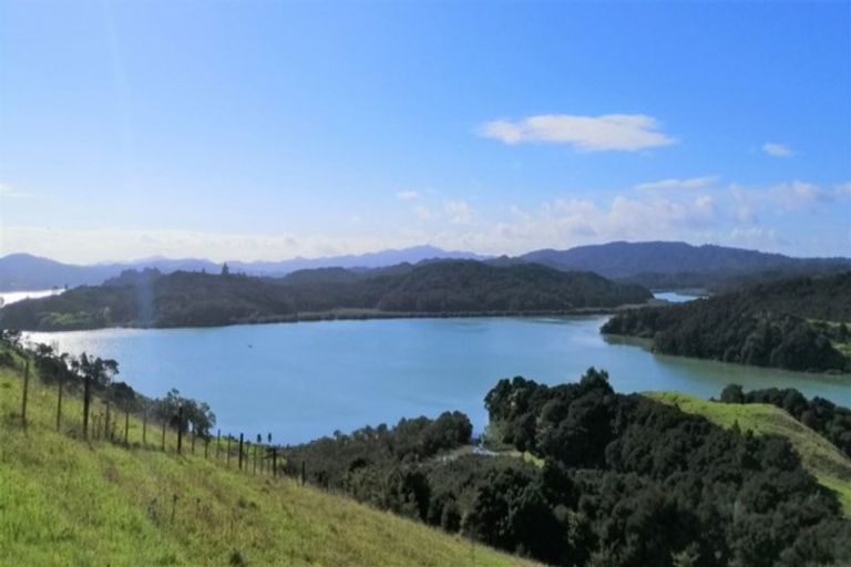 Photo of property in 68 Ranui Road, Karetu, 0283