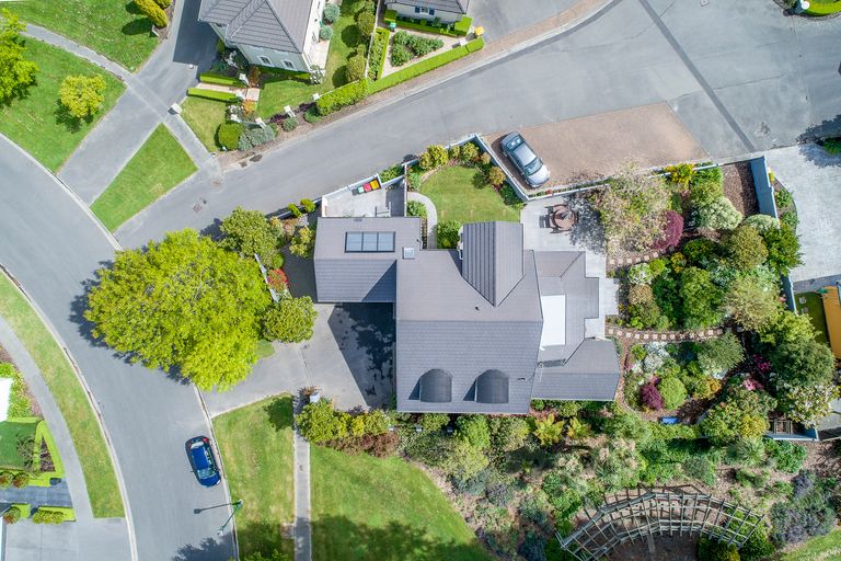Photo of property in 30 Chateau Drive, Burnside, Christchurch, 8053