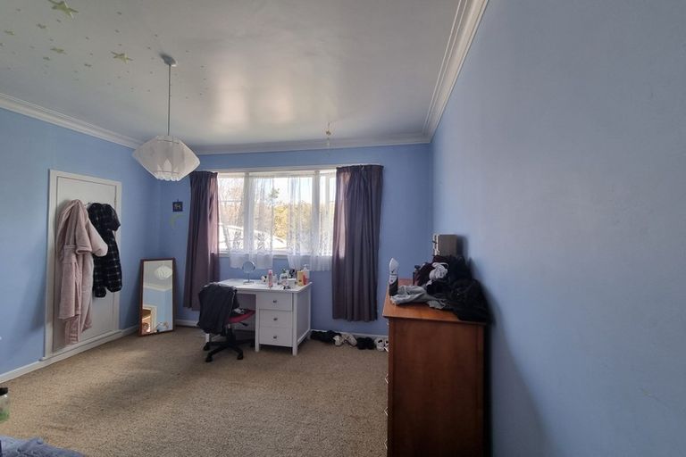 Photo of property in 17 Edwards Avenue, Henderson, Auckland, 0610