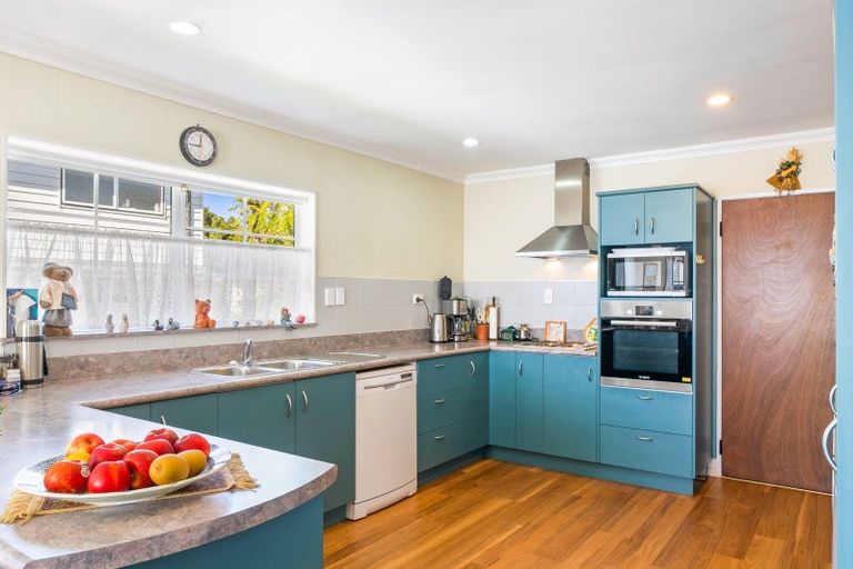 Photo of property in 64 Highbury Drive, Levin, 5510