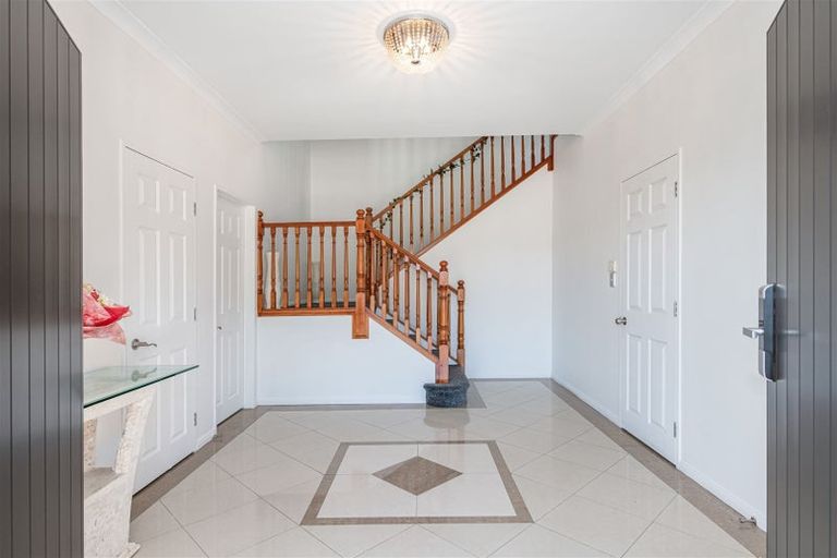 Photo of property in 76 San Valentino Drive, Henderson, Auckland, 0612