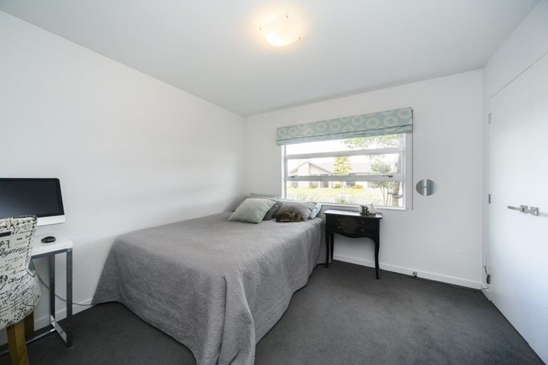 Photo of property in 2 Chestnut Close, Kelvin Grove, Palmerston North, 4414