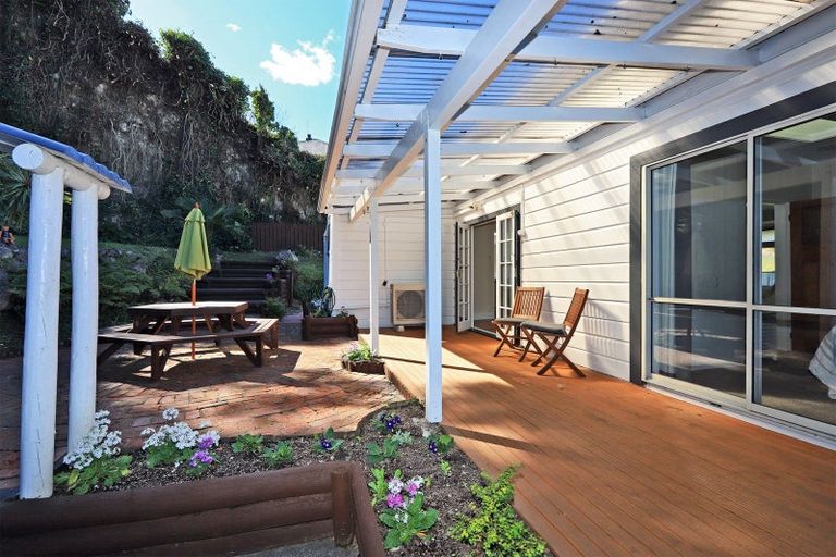 Photo of property in 10 Coote Road, Bluff Hill, Napier, 4110