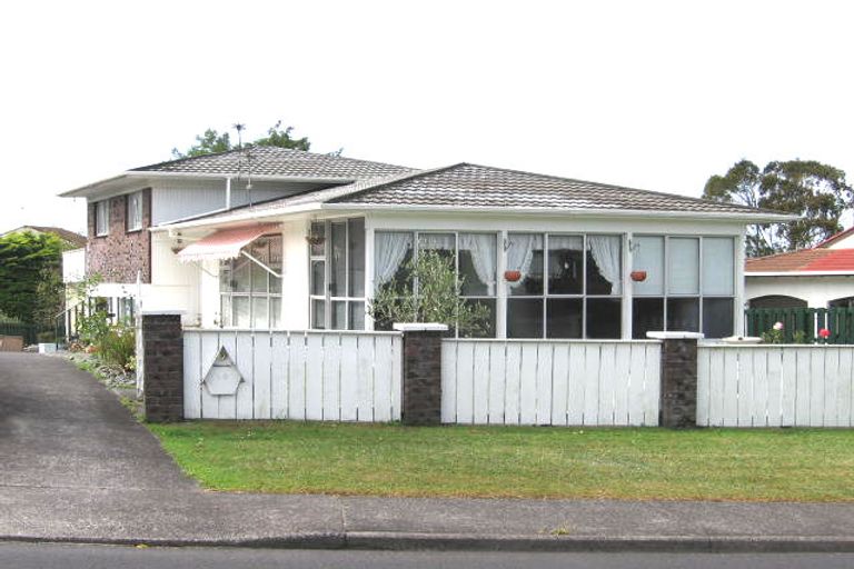 Photo of property in 30 Pakira Avenue, Glendene, Auckland, 0602