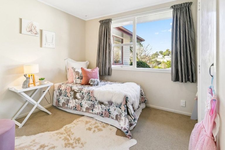 Photo of property in 23 Governor Road, Northland, Wellington, 6012