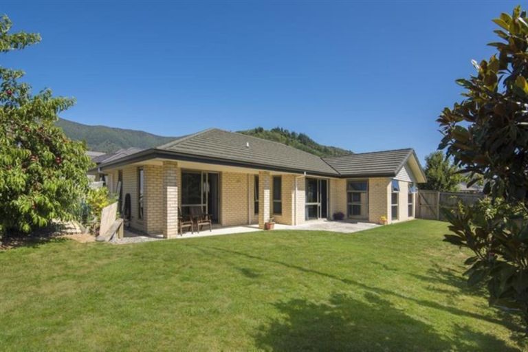Photo of property in 1 Tui Drive, Picton, 7220
