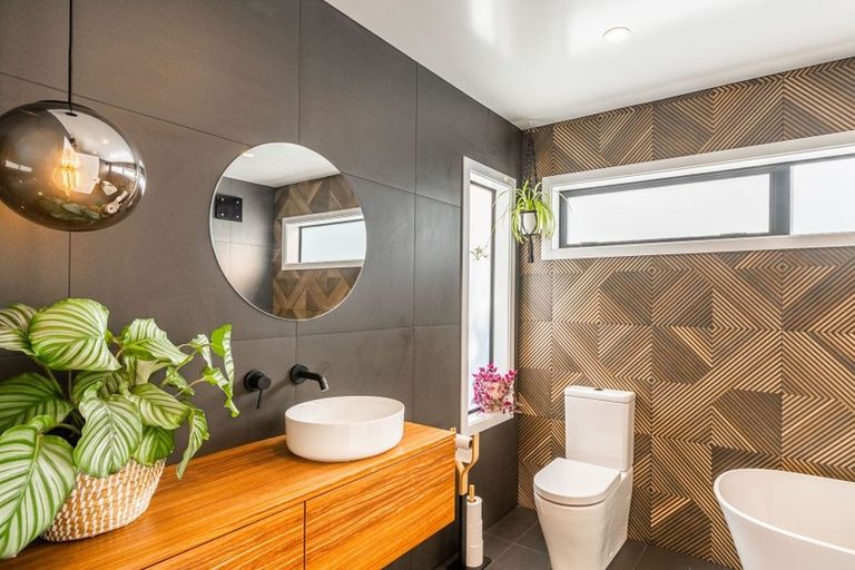 Photo of property in 76 Tennis Court Road, Raumati South, Paraparaumu, 5032