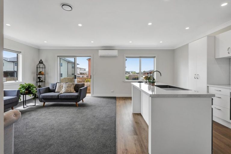 Photo of property in 16 Holford Street, Westown, New Plymouth, 4310