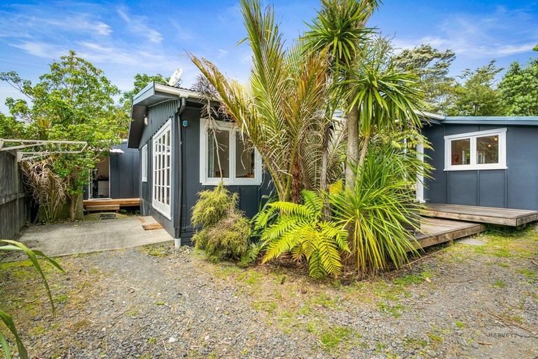 Photo of property in 96 Godley Road, Green Bay, Auckland, 0604