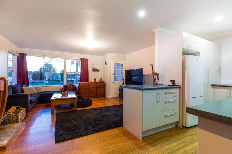 Photo of property in 6 Hetherington Road, Ranui, Auckland, 0612