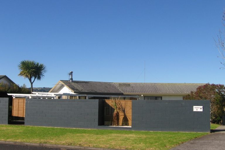 Photo of property in 8 Lorelei Place, Opaheke, Papakura, 2113