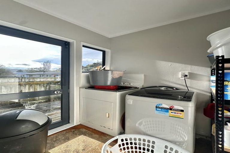 Photo of property in 15a Black Beech Street, Birchville, Upper Hutt, 5018