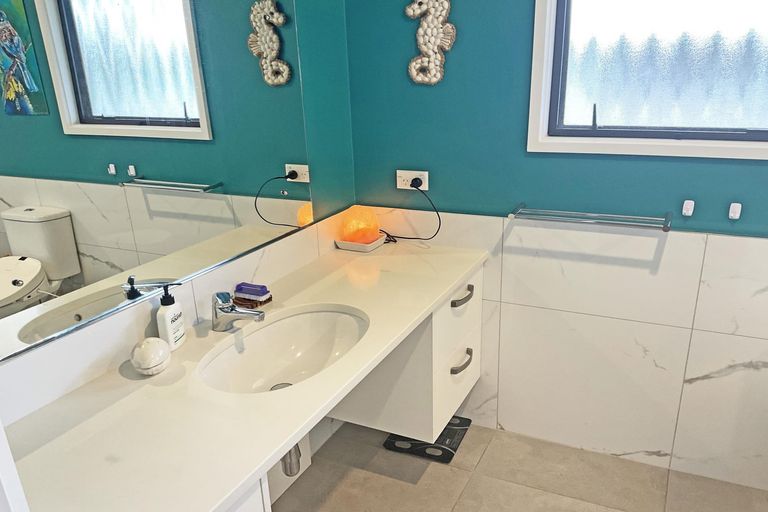 Photo of property in 41 Barrier View Road, Leigh, 0985