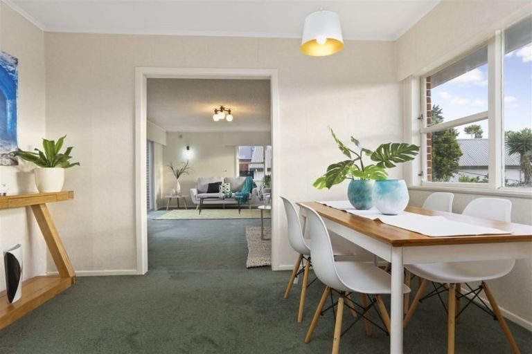 Photo of property in 14 Fowey Avenue, Te Atatu South, Auckland, 0610