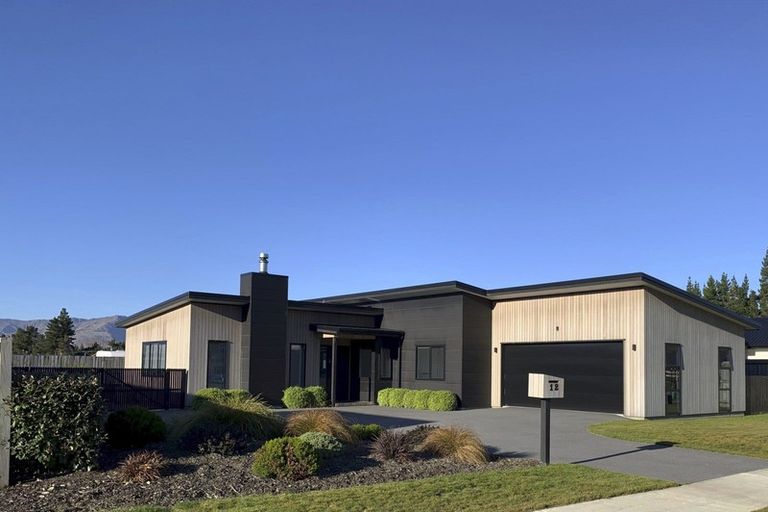 Photo of property in 12 Kingfisher Crescent, Albert Town, Wanaka, 9305