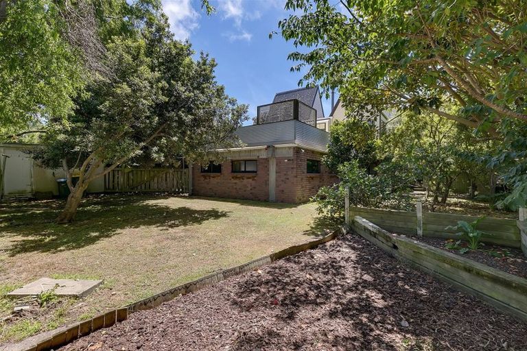 Photo of property in 21 Te Arataura Street, Takapuwahia, Porirua, 5022