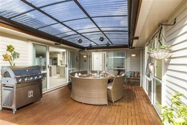 Photo of property in 27 Mural Place, Greenhithe, Auckland, 0632