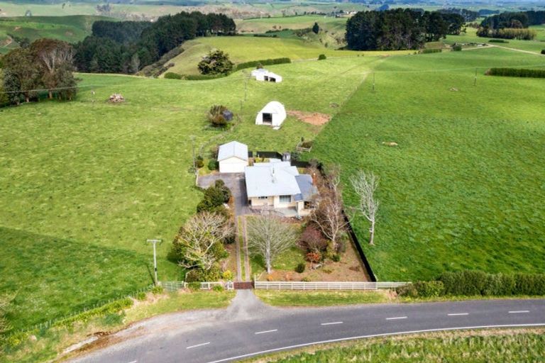 Photo of property in 546 Ararata Road, Hawera, 4674