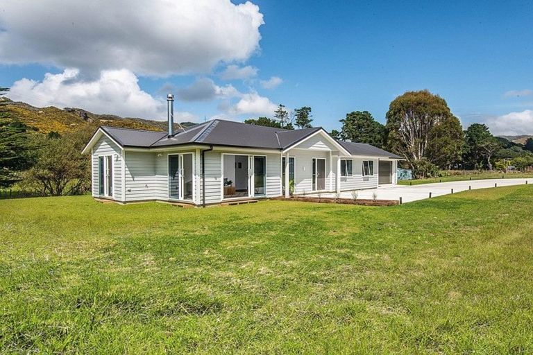 Photo of property in 450 Makara Road, Makara, Wellington, 6972