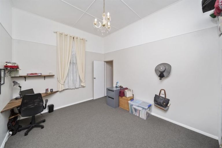 Photo of property in 46 Collins Street, Hawera, 4610