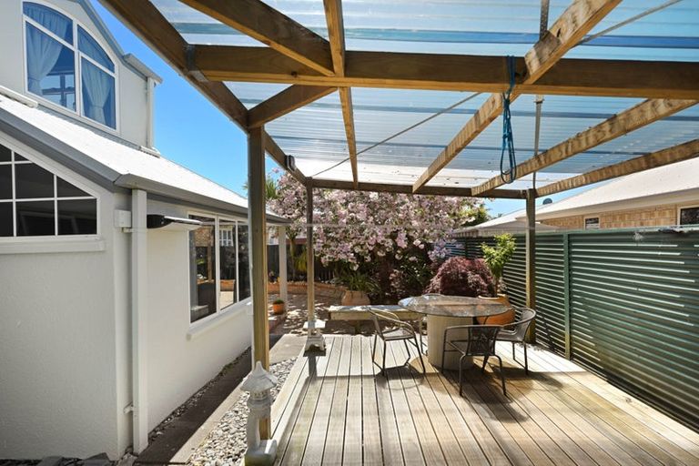 Photo of property in 12 Dover Road, St Andrews, Hamilton, 3200