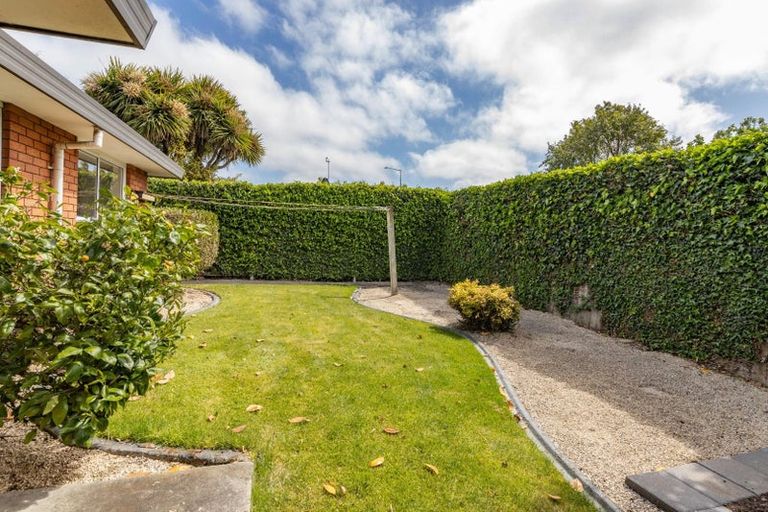 Photo of property in 2/86 Aorangi Road, Bryndwr, Christchurch, 8053