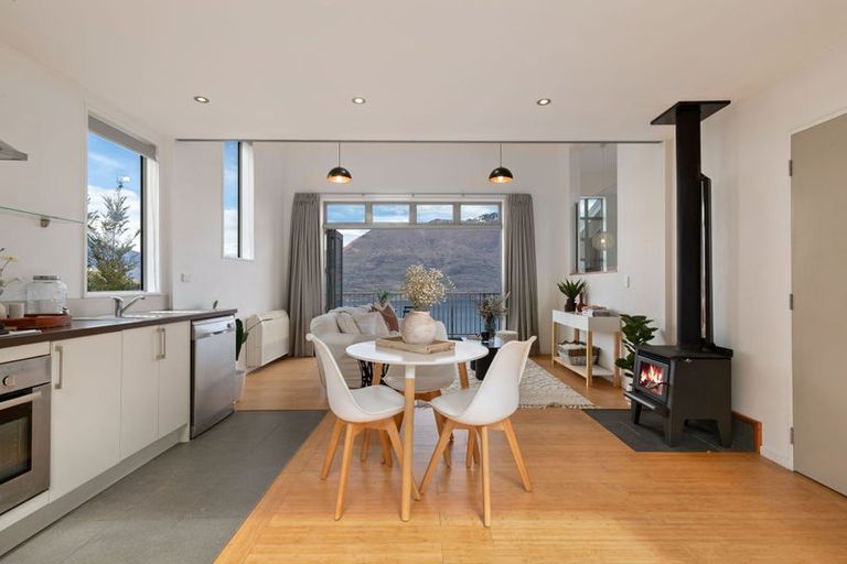 Photo of property in 45 Dart Place, Fernhill, Queenstown, 9300