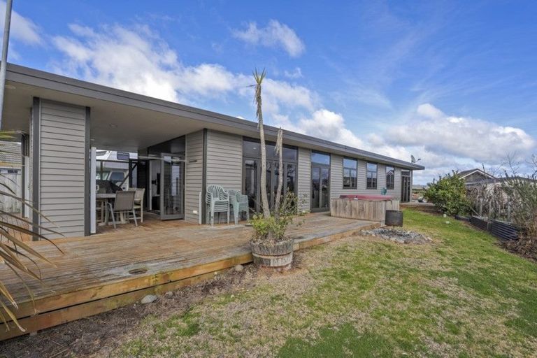 Photo of property in 22 Costello Crescent, Pukehina, Te Puke, 3189