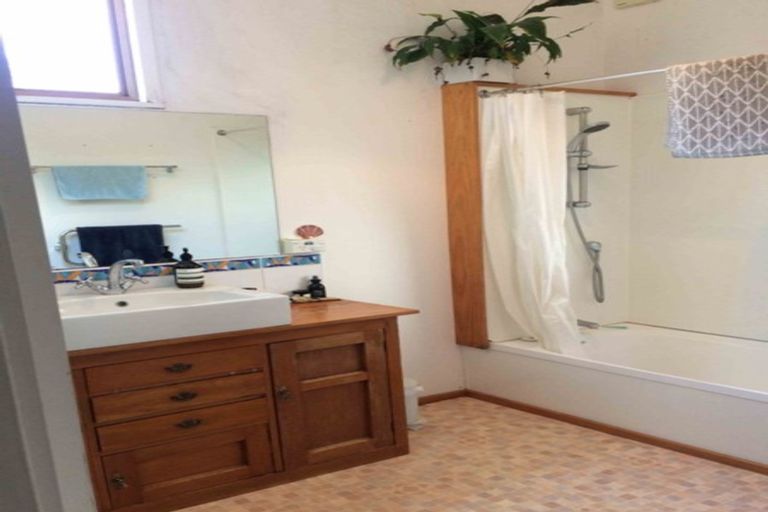 Photo of property in 18 Kawaka Street, Titirangi, Auckland, 0604