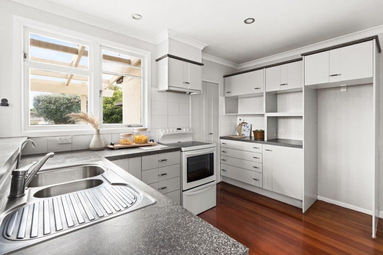 Photo of property in 802 Alexandra Street, Parkvale, Hastings, 4122