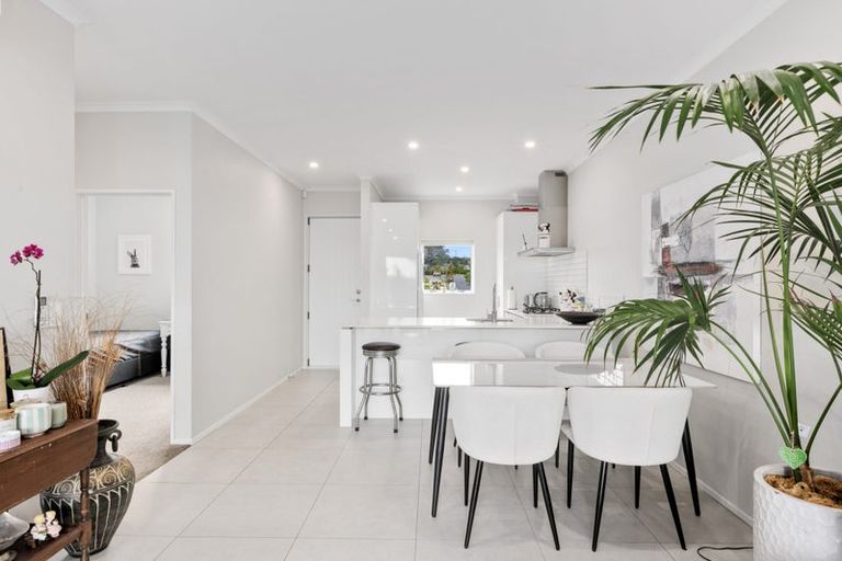 Photo of property in 26a Taikura Avenue, Red Beach, 0932