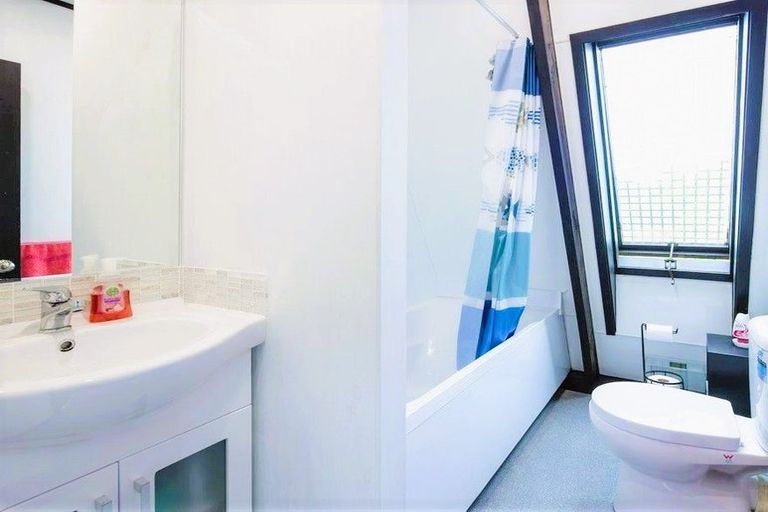 Photo of property in 13/10 Pitarua Street, Thorndon, Wellington, 6011