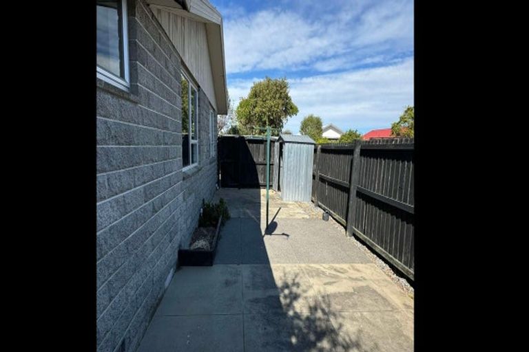 Photo of property in 1/102a Queenspark Drive, Parklands, Christchurch, 8083
