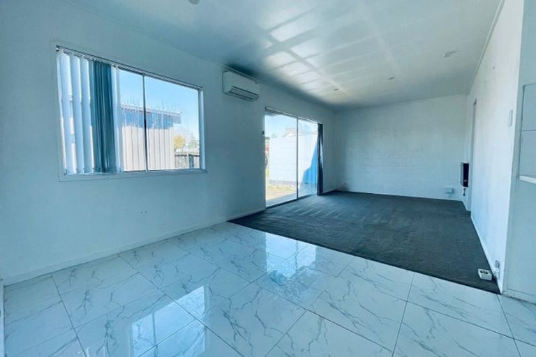Photo of property in 2 Cramond Drive, Mangere East, Auckland, 2024