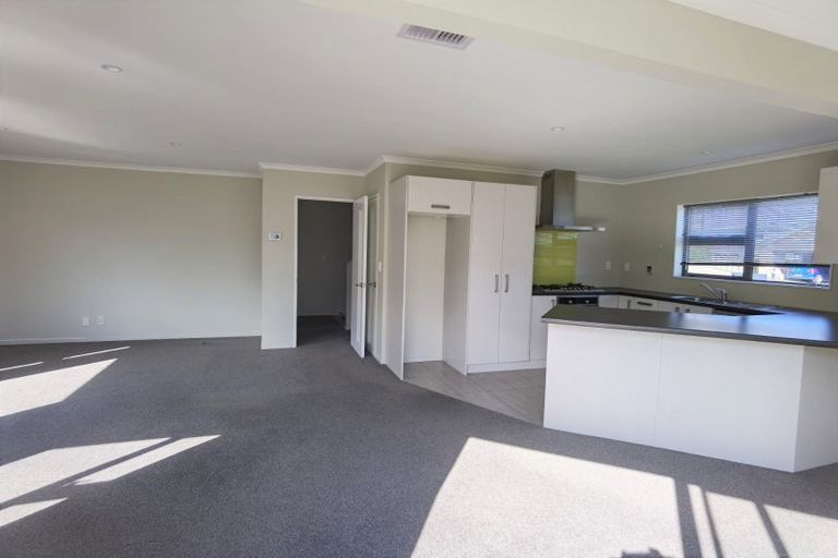 Photo of property in 5a Sandino Place, Grenada Village, Wellington, 6037