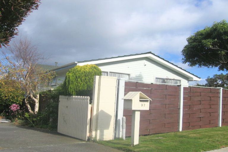 Photo of property in 39 Harbour View Road, Harbour View, Lower Hutt, 5010