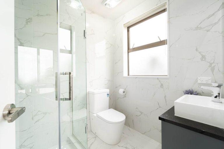 Photo of property in 6a St Catherine Crescent, West Harbour, Auckland, 0618