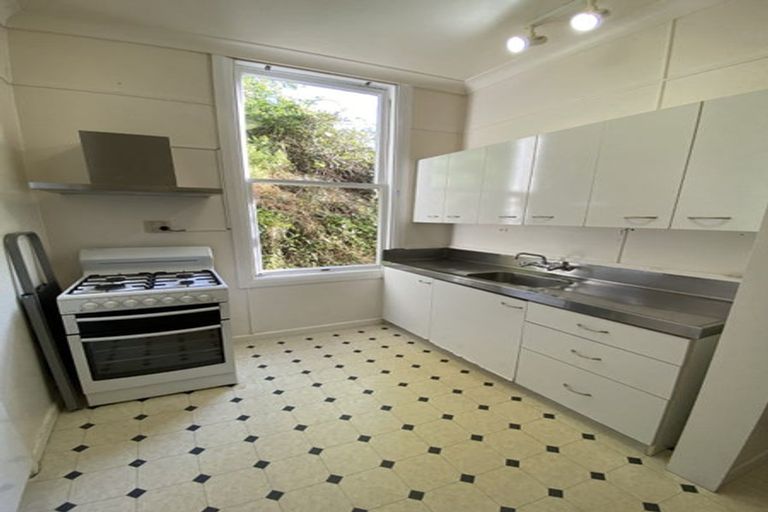 Photo of property in 183 Glenmore Street, Kelburn, Wellington, 6012