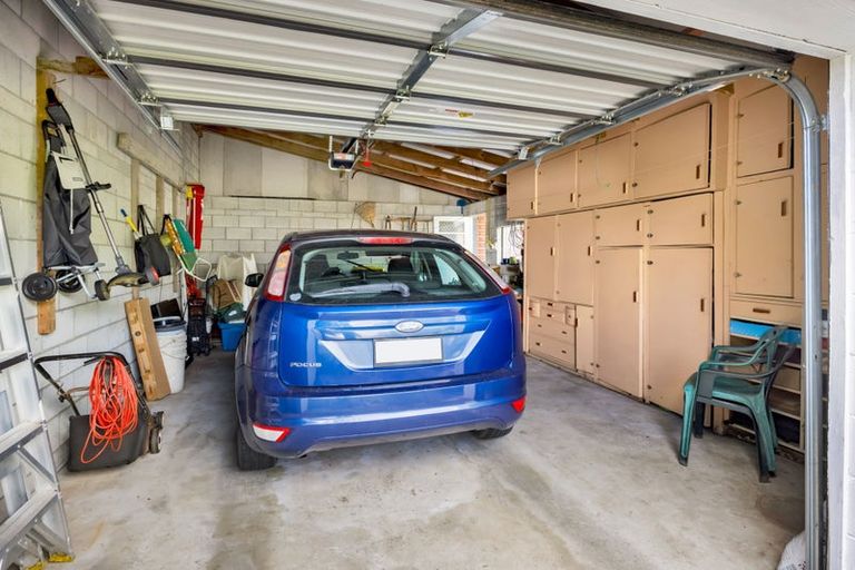 Photo of property in 8 Longview Drive, Merrilands, New Plymouth, 4312